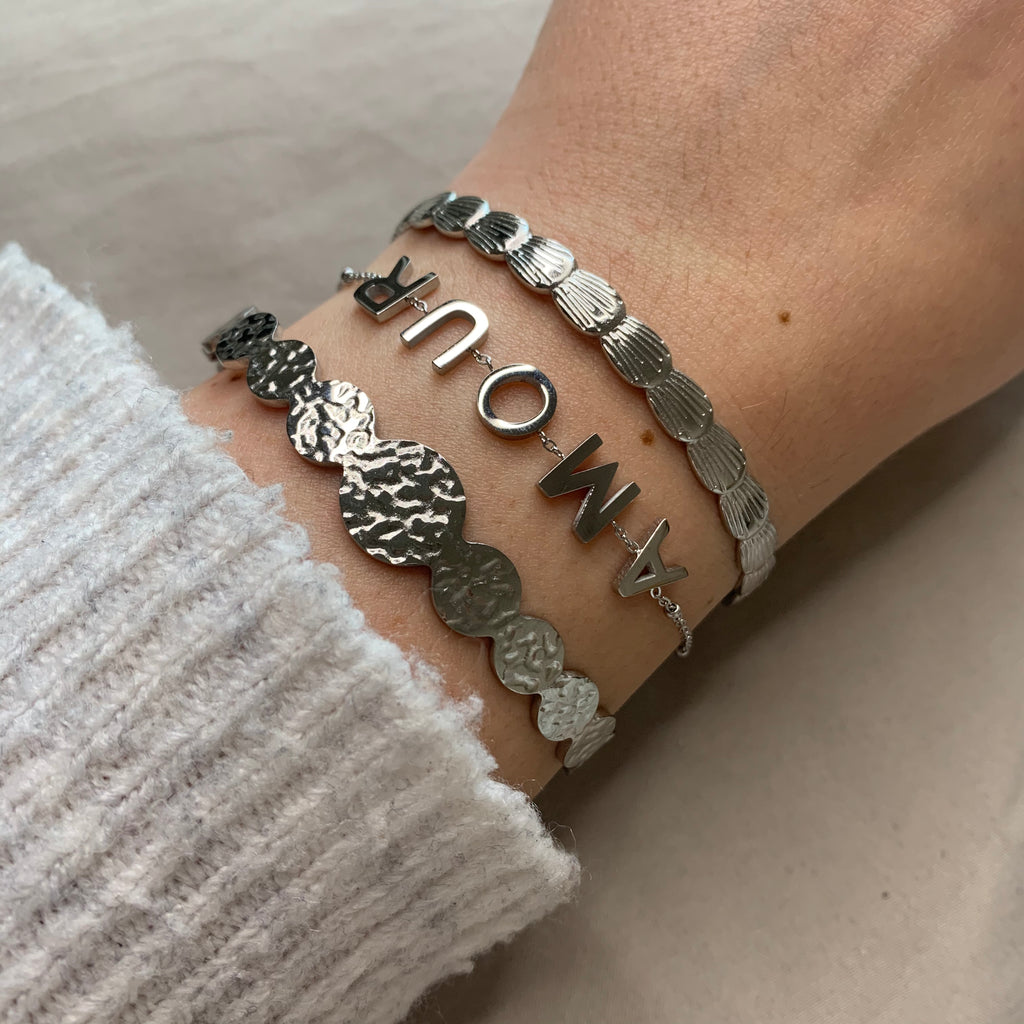Bracelet avec lettres AMOUR doré ou argenté